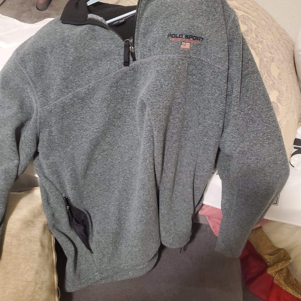 Polo pull over sweater